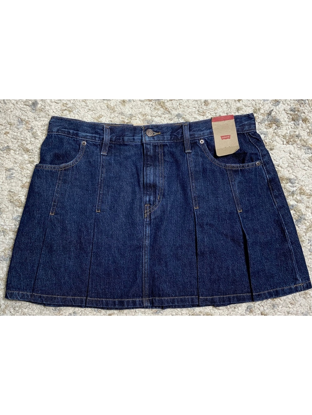 NWT pleated Levi's Women's Denim Skirt Size 32